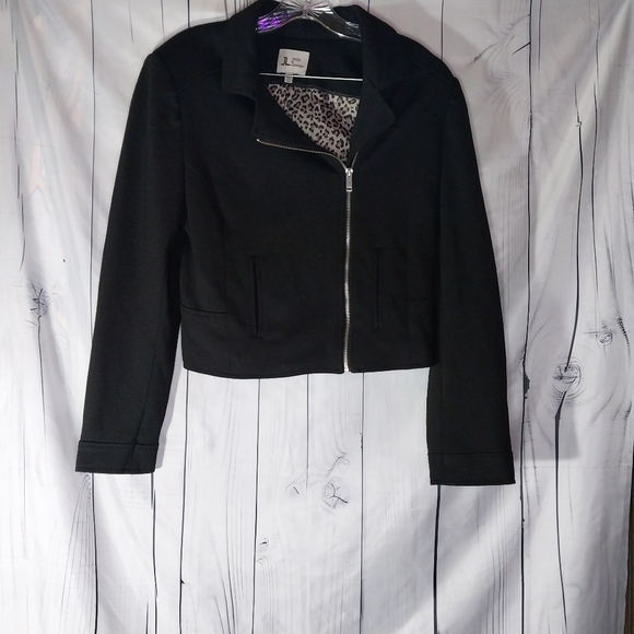 Jules & Lepold Black Cropped Asymetrical Full Zip Jacket - Picture 1 of 10